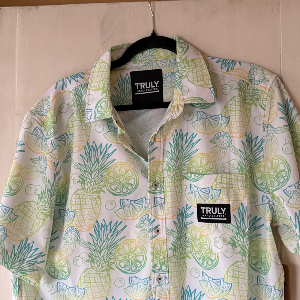 Truly Hard Seltzer Mens Collared Short Sleeve Tropical Hawaii Shirt Lg. NEW